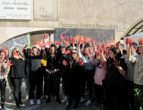 Μαθητές και εκπαιδευτικοί ύψωσαν τα χέρια κατά της βίας, στην πλ. Δημαρχείου Βέροιας