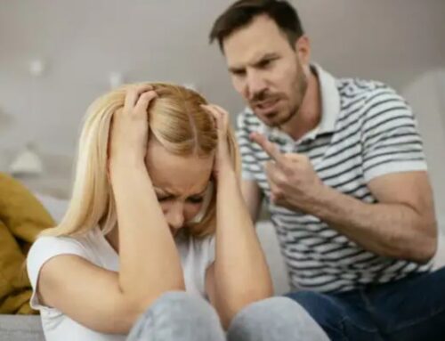 Eνδοοικογενειακή και συντροφική βία: Πανελλαδική εκπαίδευση υγειονομικών για την αναγνώριση και υποστήριξη θυμάτων