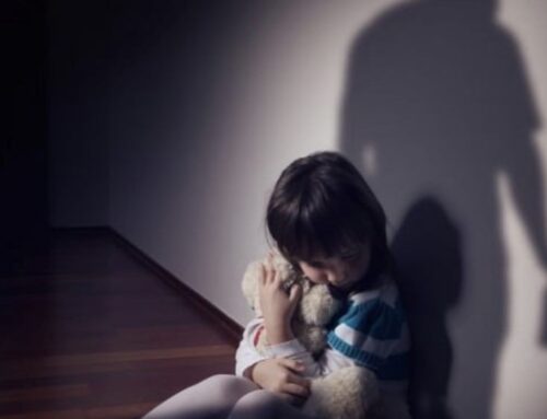 100–120 καταγγελίες καθημερινά για ενδοοικογενειακή βία στην Ελλάδα – «Εισβολή» της βίας και στα σχολεία