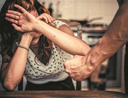 Η βία δεν είναι οικογενειακή υπόθεση, αλλά κοινωνική αποτυχία!